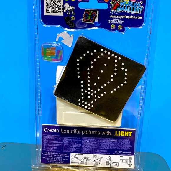 LITE BRITE NWT WORLDS SMALLEST ACTUALLY WORKS 15 PICTURES GLOW IN THE DARK PEGS - Picture 6 of 10